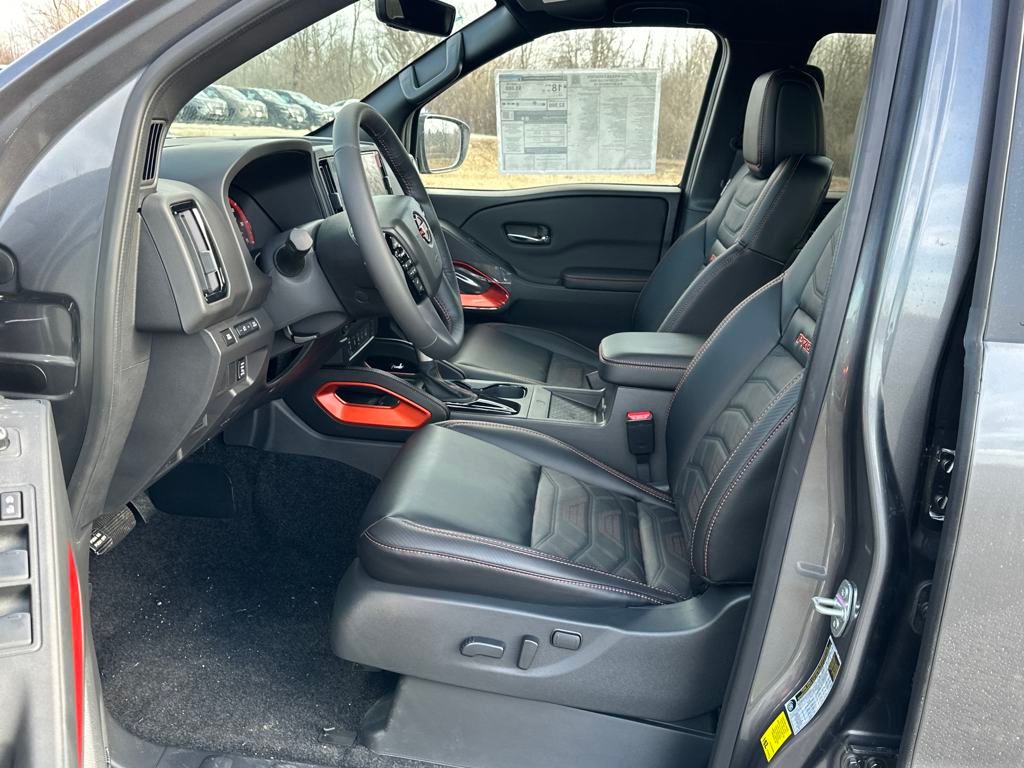 2025 Nissan Frontier PRO-4X photo 9