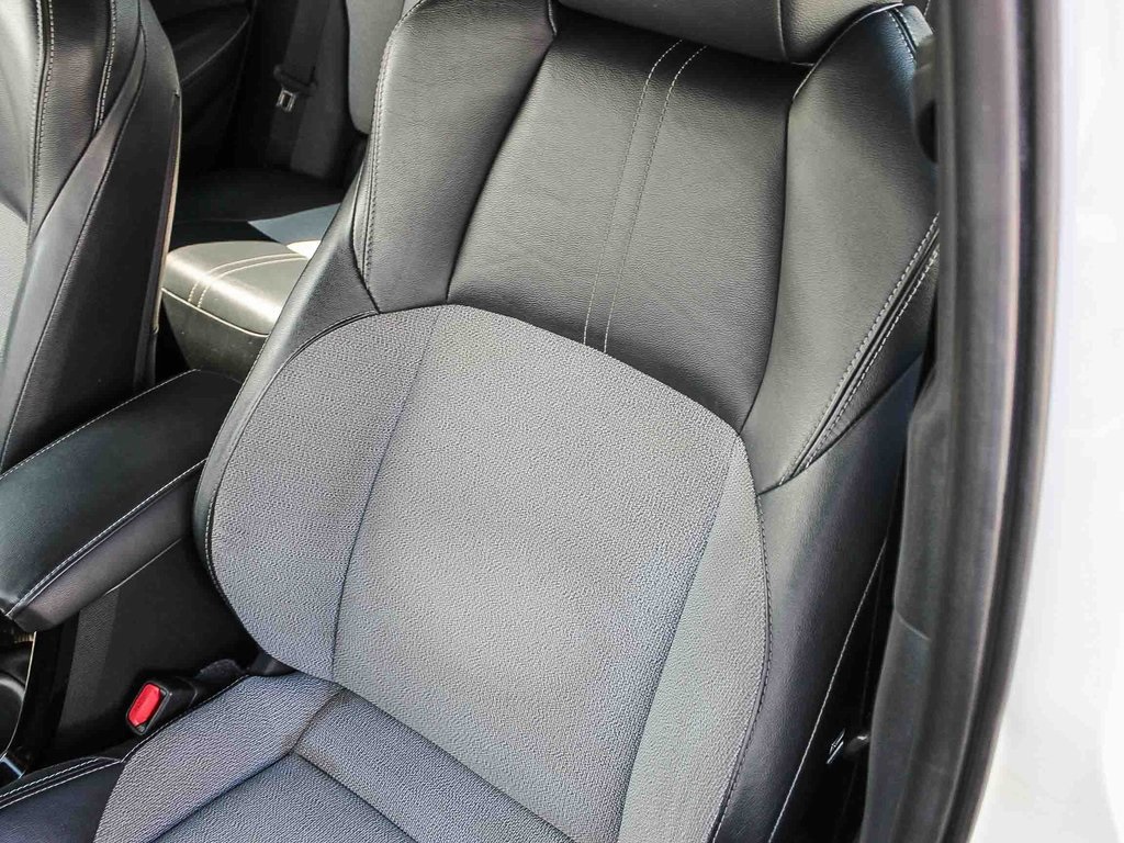 2020 Toyota Corolla XSE photo 23