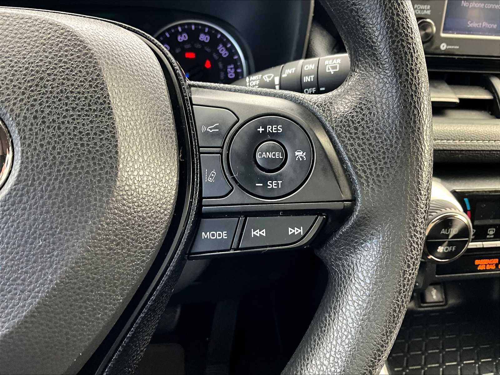 2021 Toyota RAV4 XLE photo 24