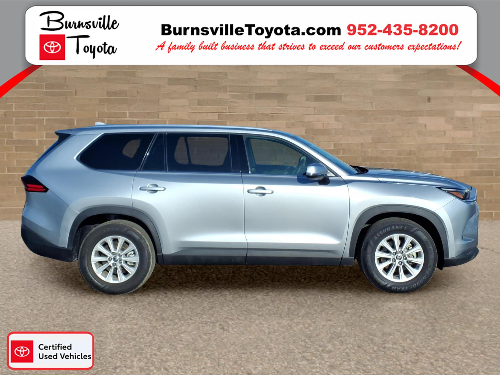 Used 2025 Toyota Grand Highlander XLE with VIN 5TDAAAB59SS083136 for sale in Burnsville, Minnesota