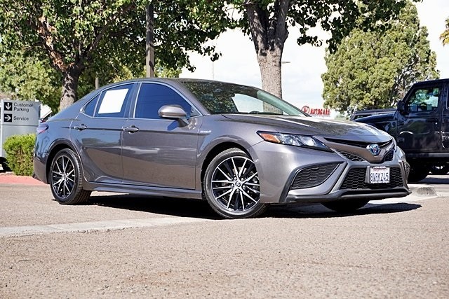 2021 Toyota Camry Hybrid SE
