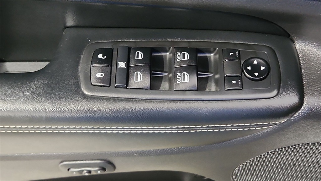 2021 Jeep Grand Cherokee Anniversary Edition photo 17