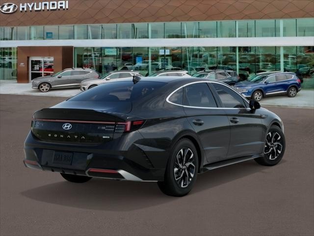 2025 Hyundai Sonata SEL photo 3