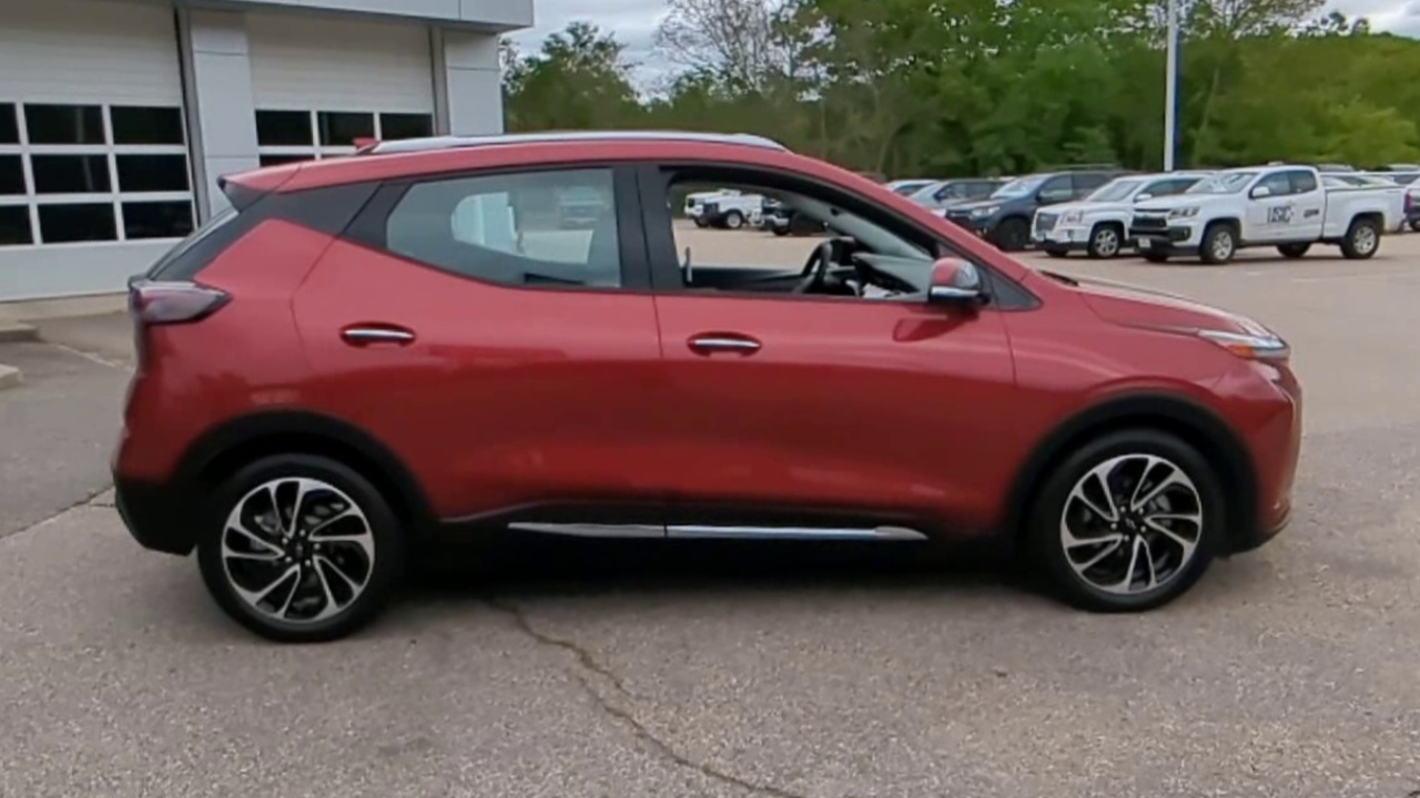 2022 Chevrolet Bolt EUV Premier photo 9