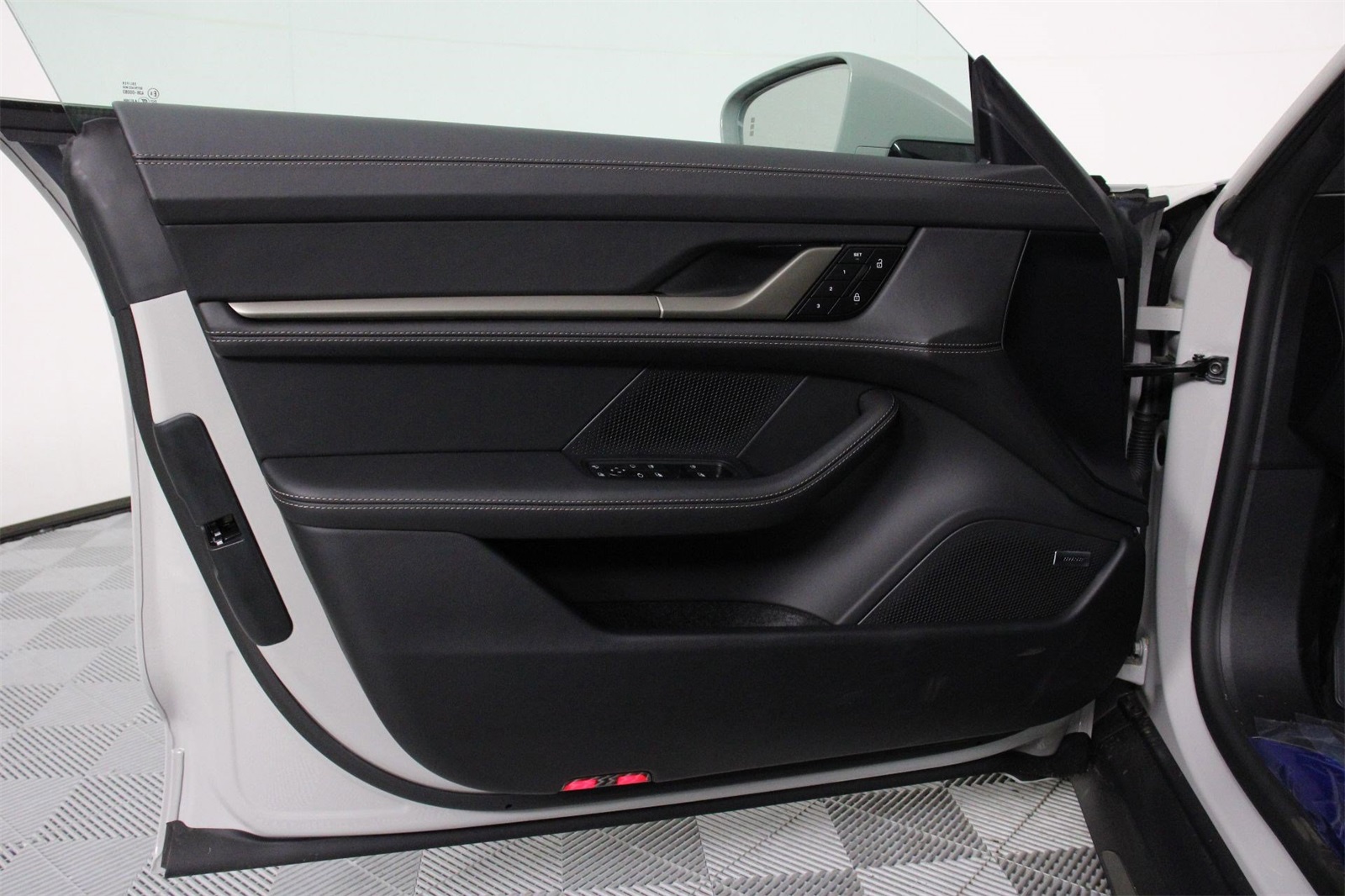2025 Porsche Taycan Turbo photo 20