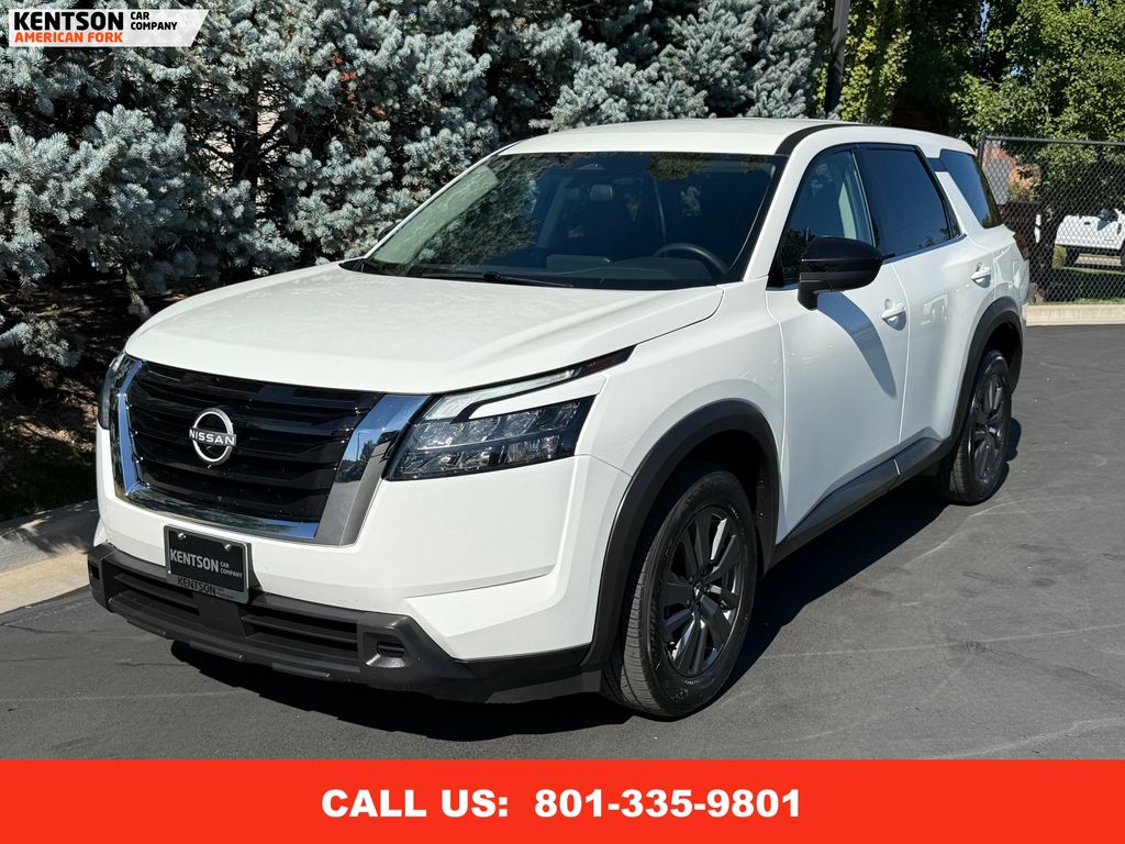 2024 Nissan Pathfinder S photo 3