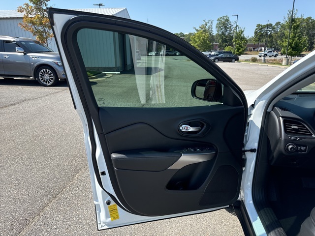 2021 Jeep Cherokee Latitude photo 9