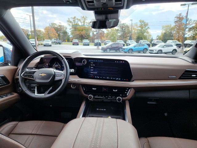 2025 Chevrolet Suburban High Country photo 2