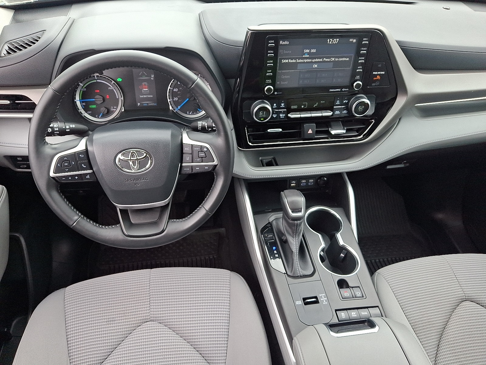 2022 Toyota Highlander Hybrid LE photo 12