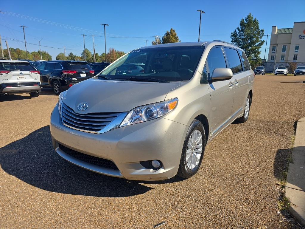Used 2017 Toyota Sienna XLE with VIN 5TDYZ3DC8HS801217 for sale in Grenada, MS