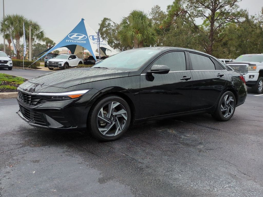 2025 Hyundai Elantra Limited's photo