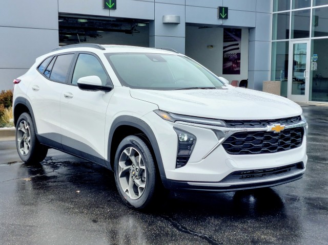 2025 Chevrolet Trax LT photo 3