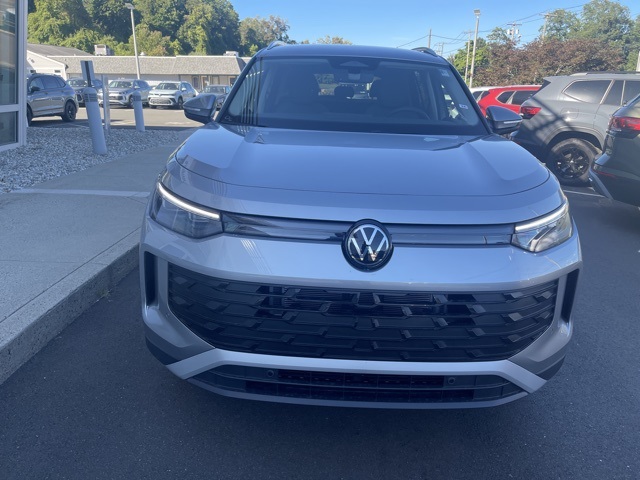 2025 Volkswagen Tiguan SE photo 3
