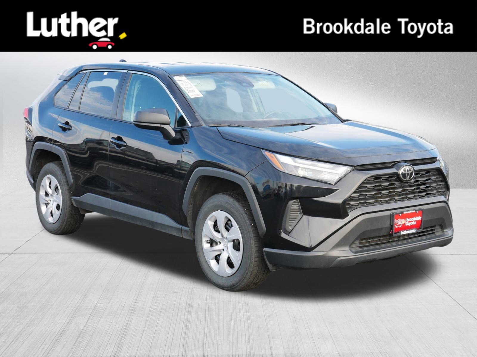 2024 Toyota RAV4 LE's photo
