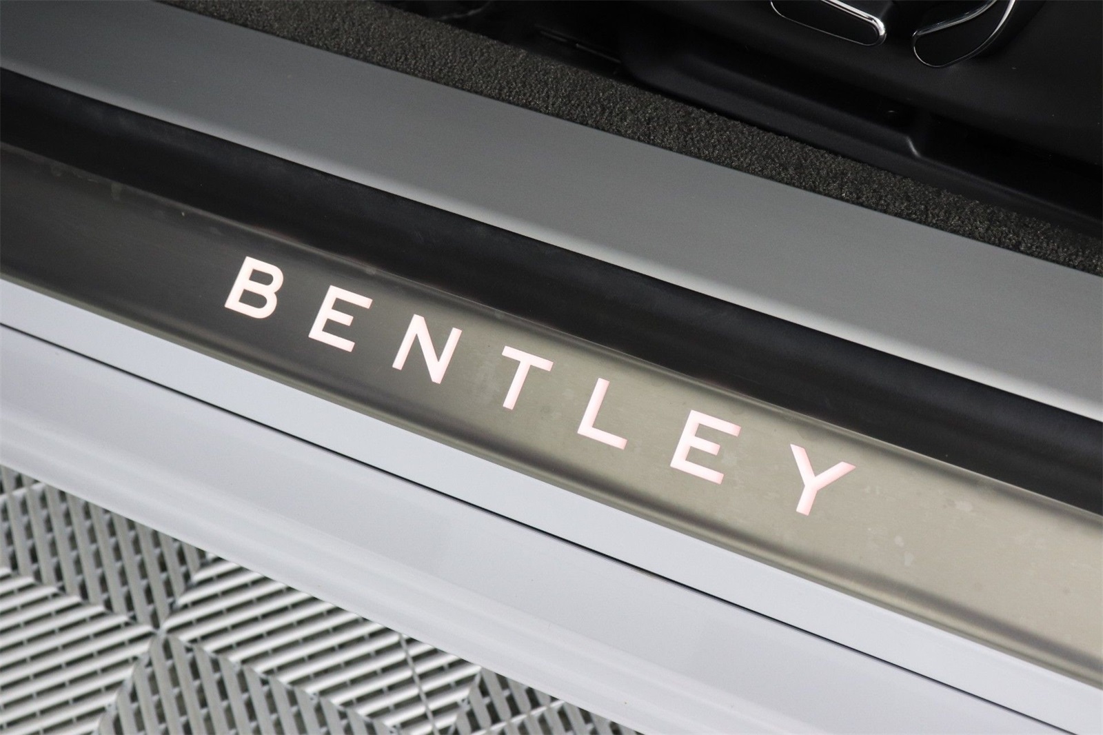 2024 Bentley Continental GT V8 photo 19