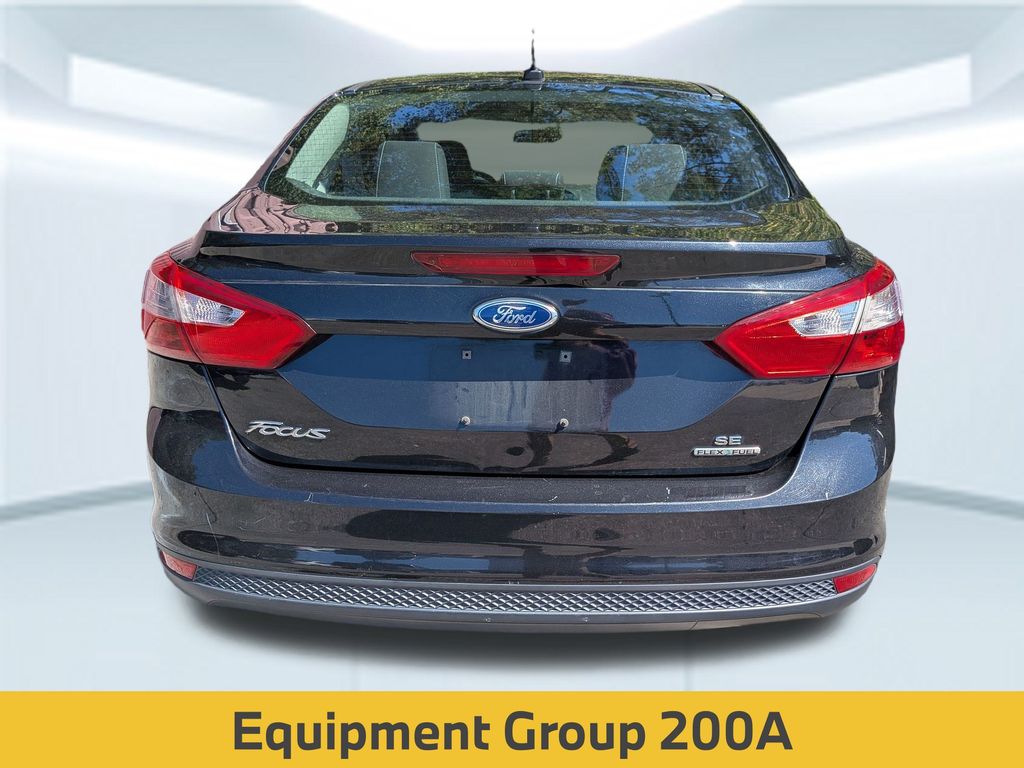 2014 Ford Focus SE photo 2