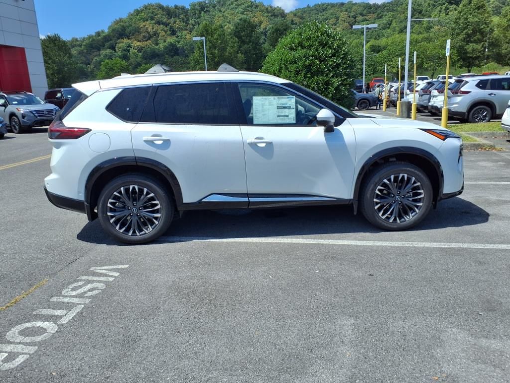 2026 Nissan Rogue Platinum photo 2