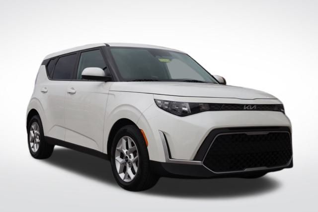 2023 Kia Soul LX's photo