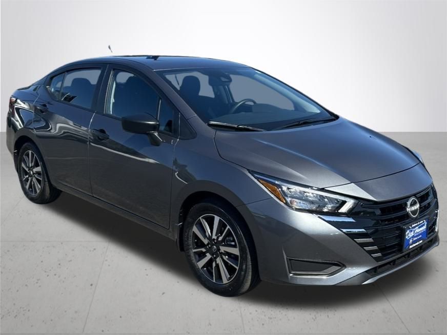 2025 Nissan Versa 1.6 S photo 5