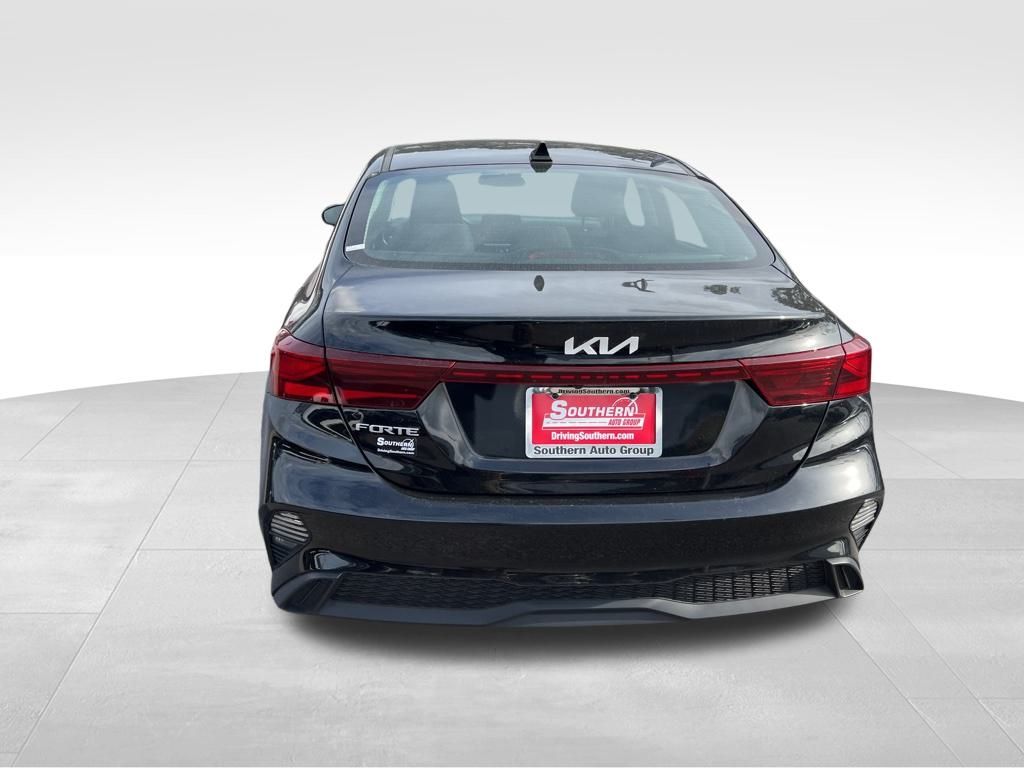 2023 Kia Forte LXS photo 4