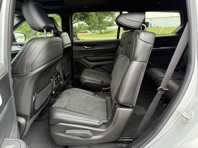 2025 Jeep Grand Cherokee Altitude X photo 19