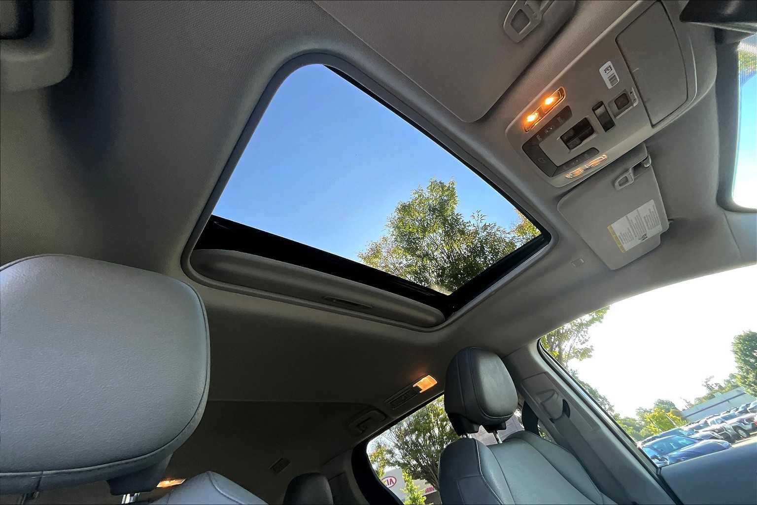 2024 Toyota Sienna XLE photo 13