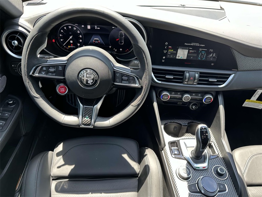 2024 Alfa Romeo Giulia Quadrifoglio photo 2