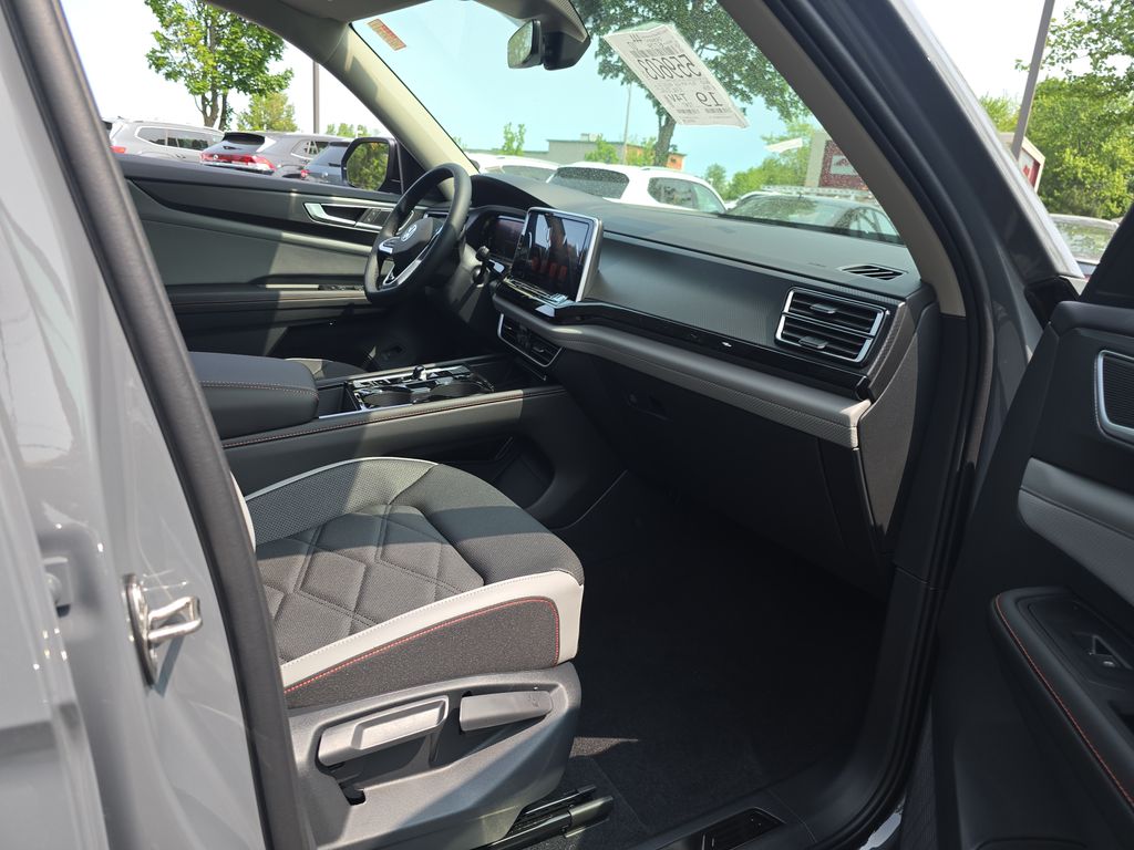 2025 Volkswagen Atlas Peak Edition SE photo 12