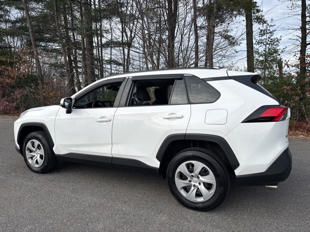 2019 Toyota RAV4 LE photo 2