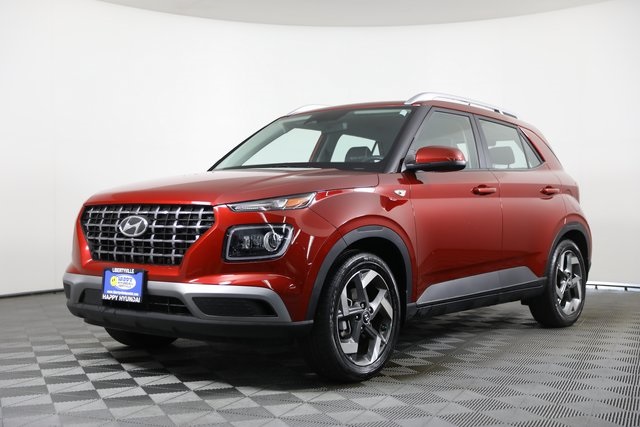 2024 Hyundai Venue Limited photo 2