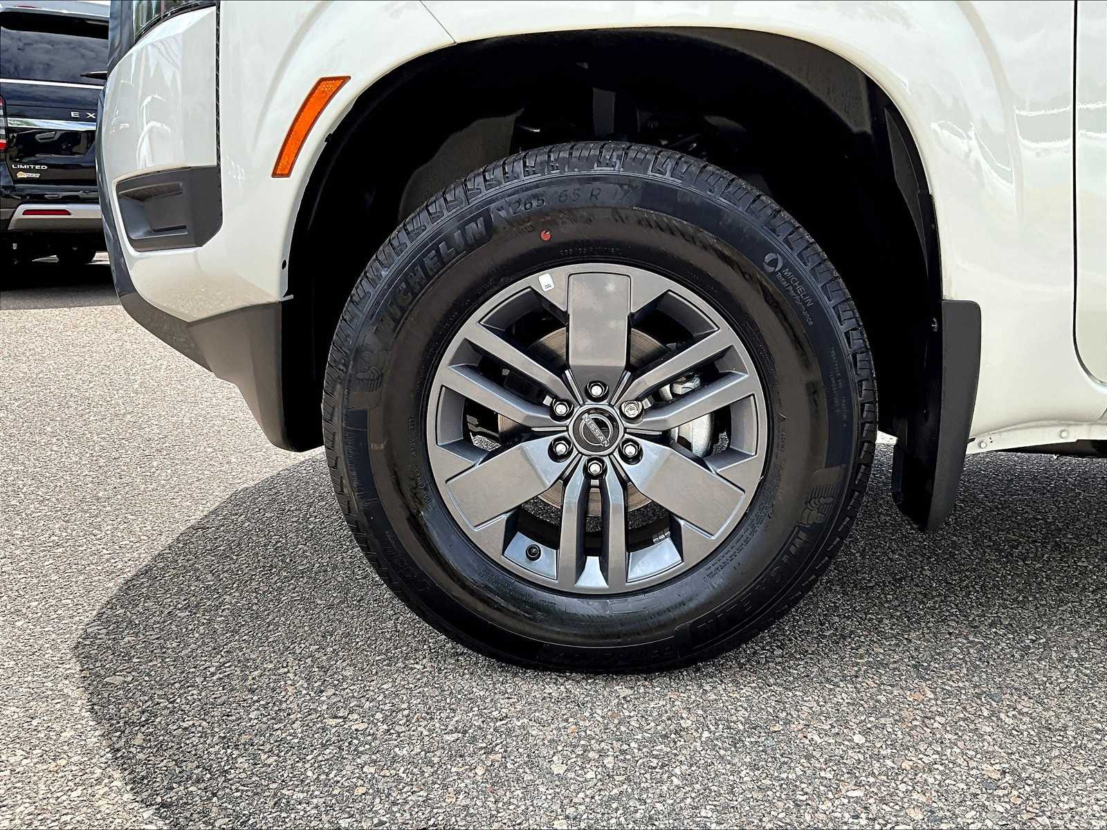 2025 Nissan Frontier SV photo 7