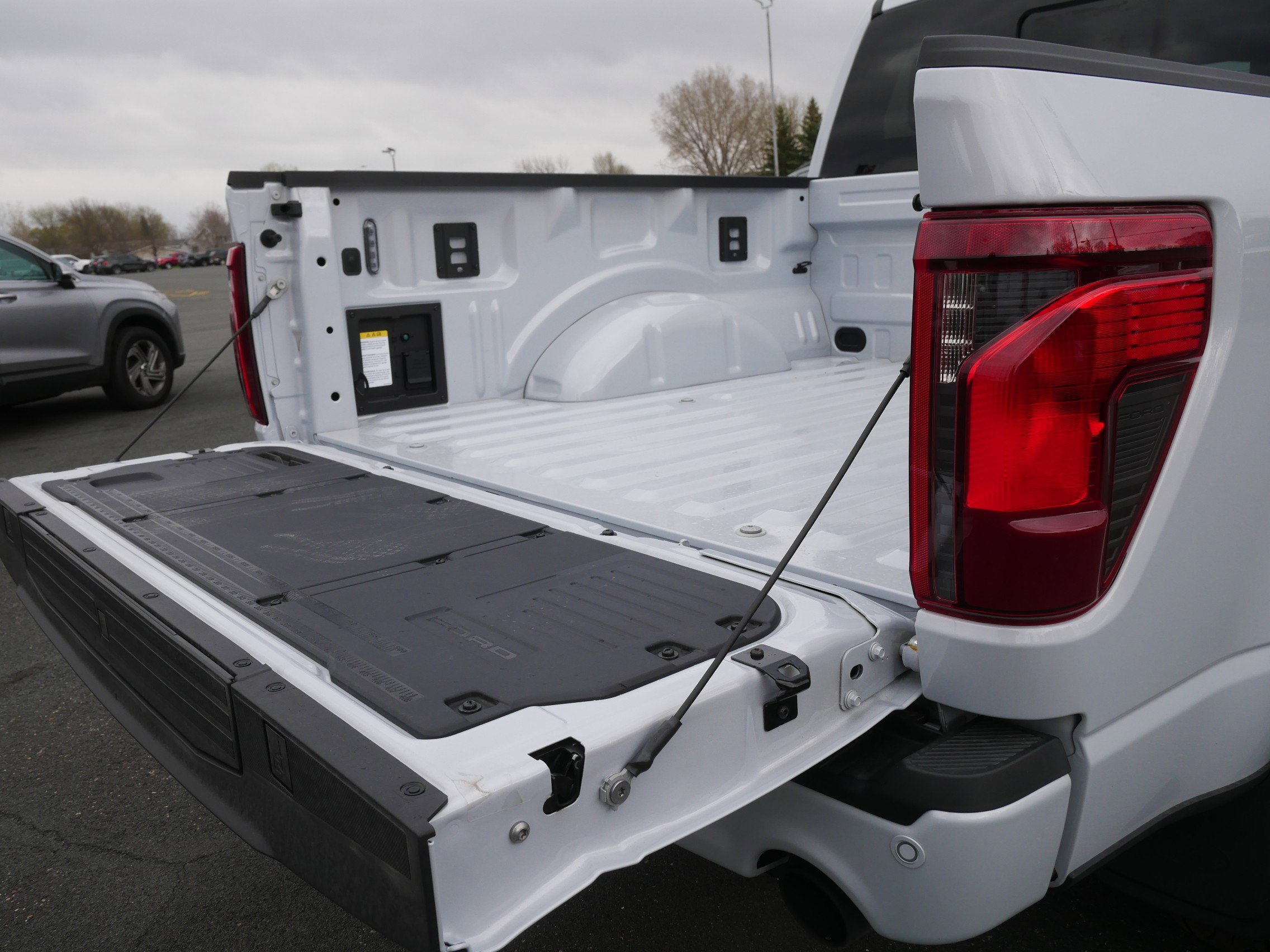 2025 Ford F-150 XLT photo 6