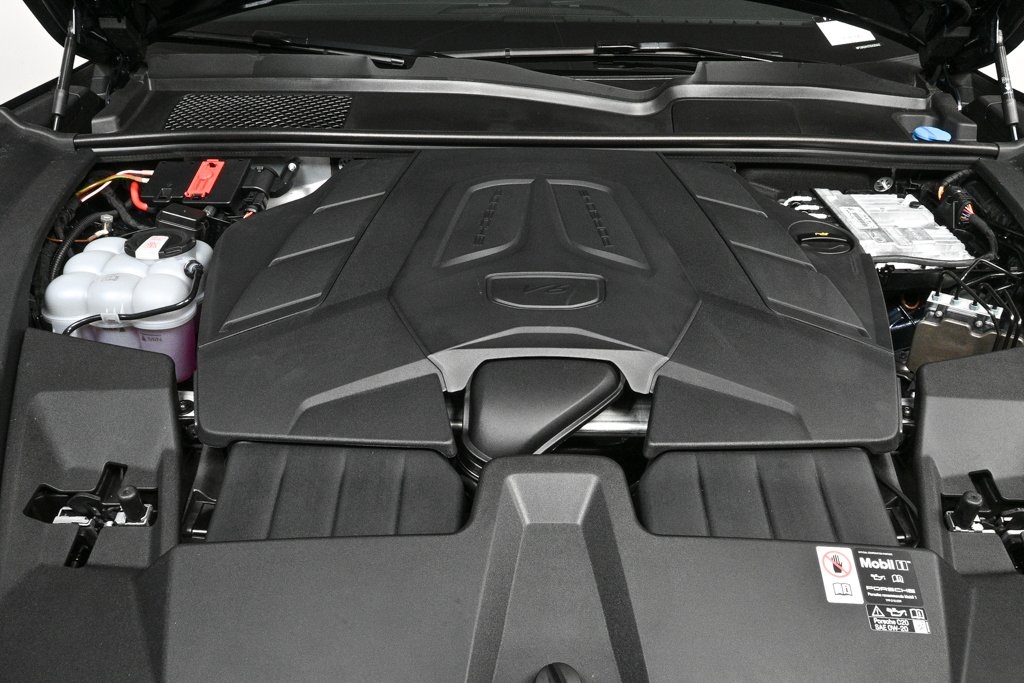 2026 Porsche Cayenne Coupe photo 32