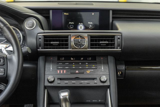 2019 Lexus IS 300 photo 4