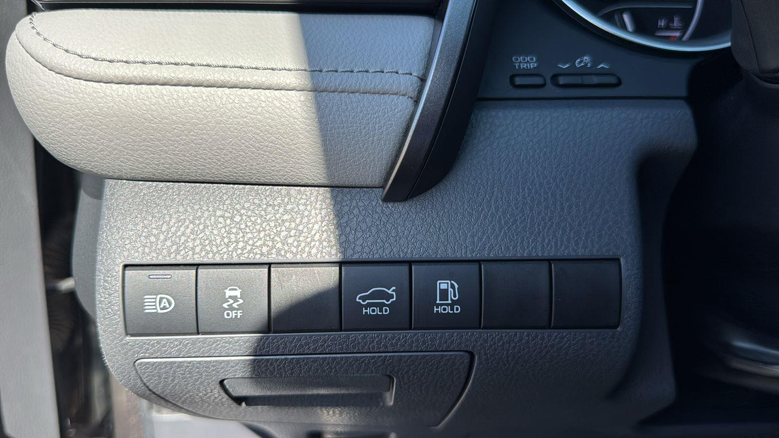 2021 Toyota Camry LE photo 12