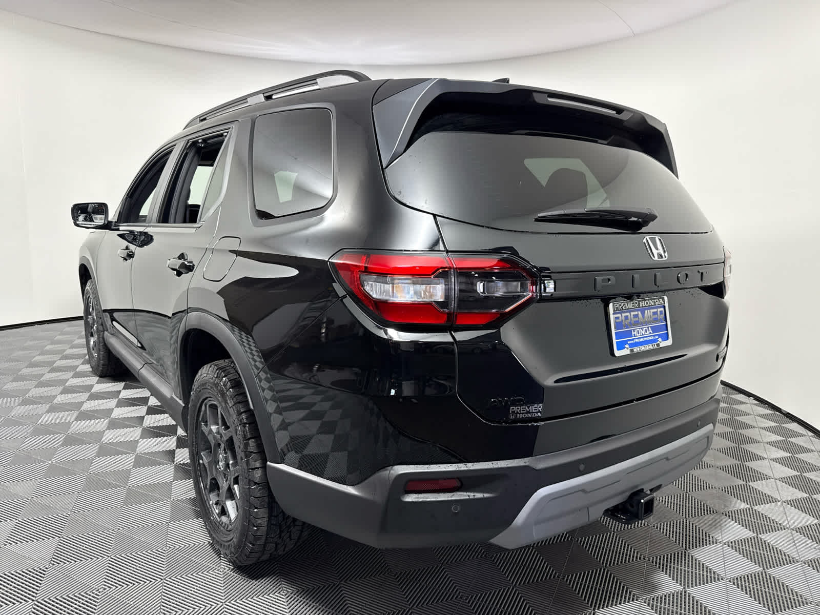 2025 Honda Pilot TrailSport photo 6