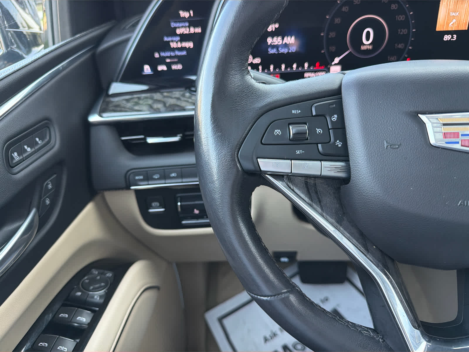 2021 Cadillac Escalade Premium Luxury photo 14