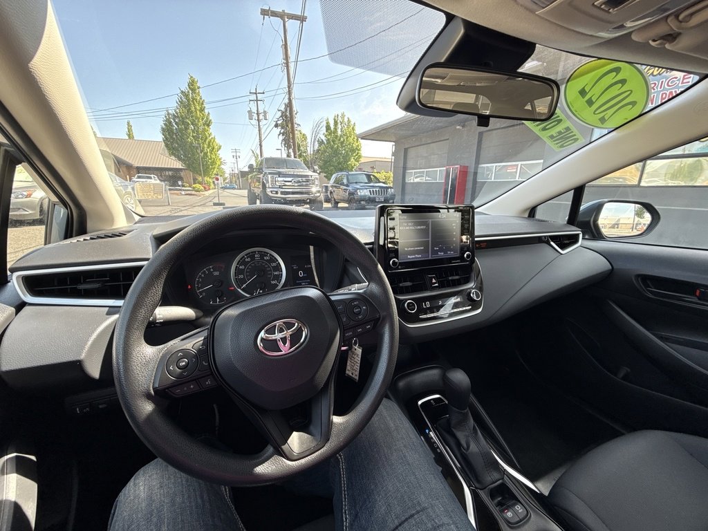 2022 Toyota Corolla LE photo 19