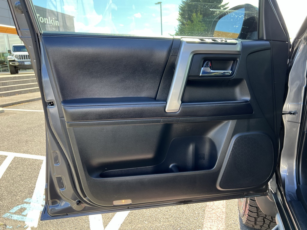 2018 Toyota 4Runner SR5 photo 9