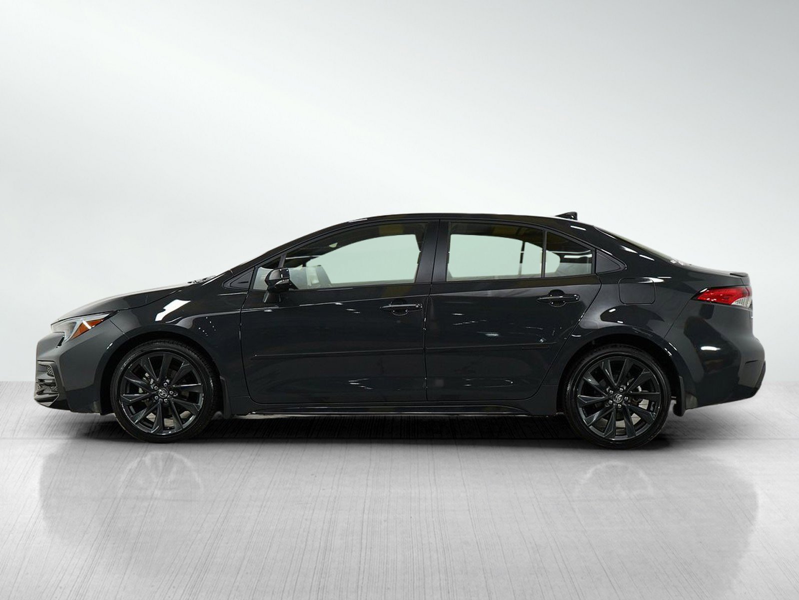 Used 2023 Toyota Corolla SE with VIN JTDBCMFE7P3018983 for sale in Bloomington, Minnesota