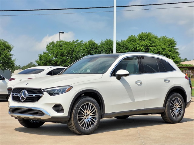 2025 Mercedes Benz GLC 300 photo 3