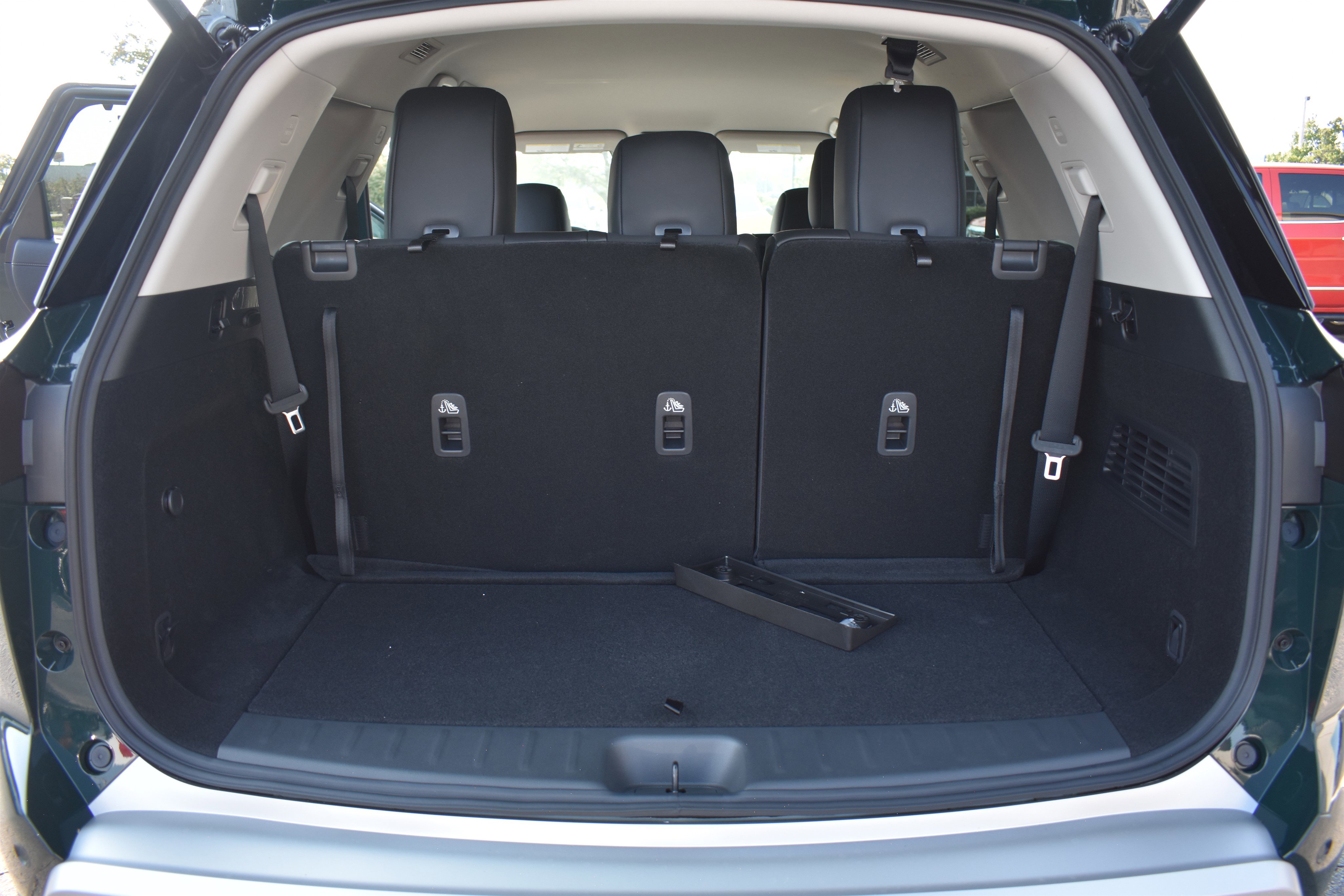 2025 Nissan Pathfinder SL photo 4