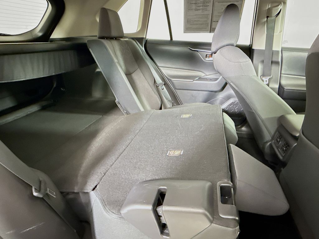 2023 Toyota RAV4 Hybrid XLE photo 26