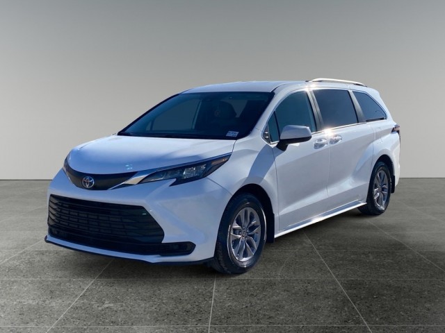 Pre-Owned 2025 Toyota Sienna LE 8-Passenger AWD Mini-van