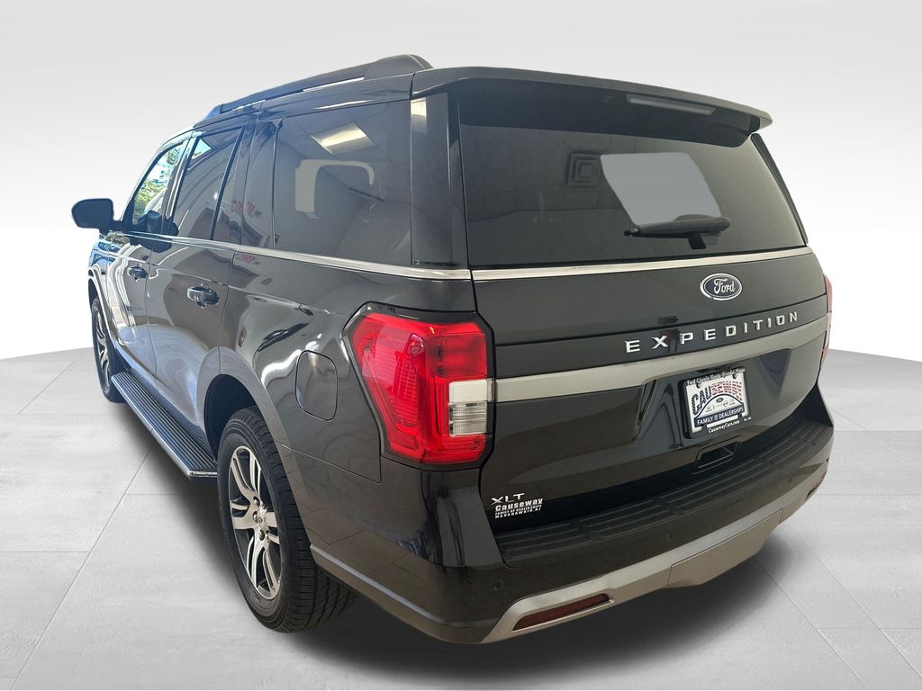 2023 Ford Expedition XLT photo 3