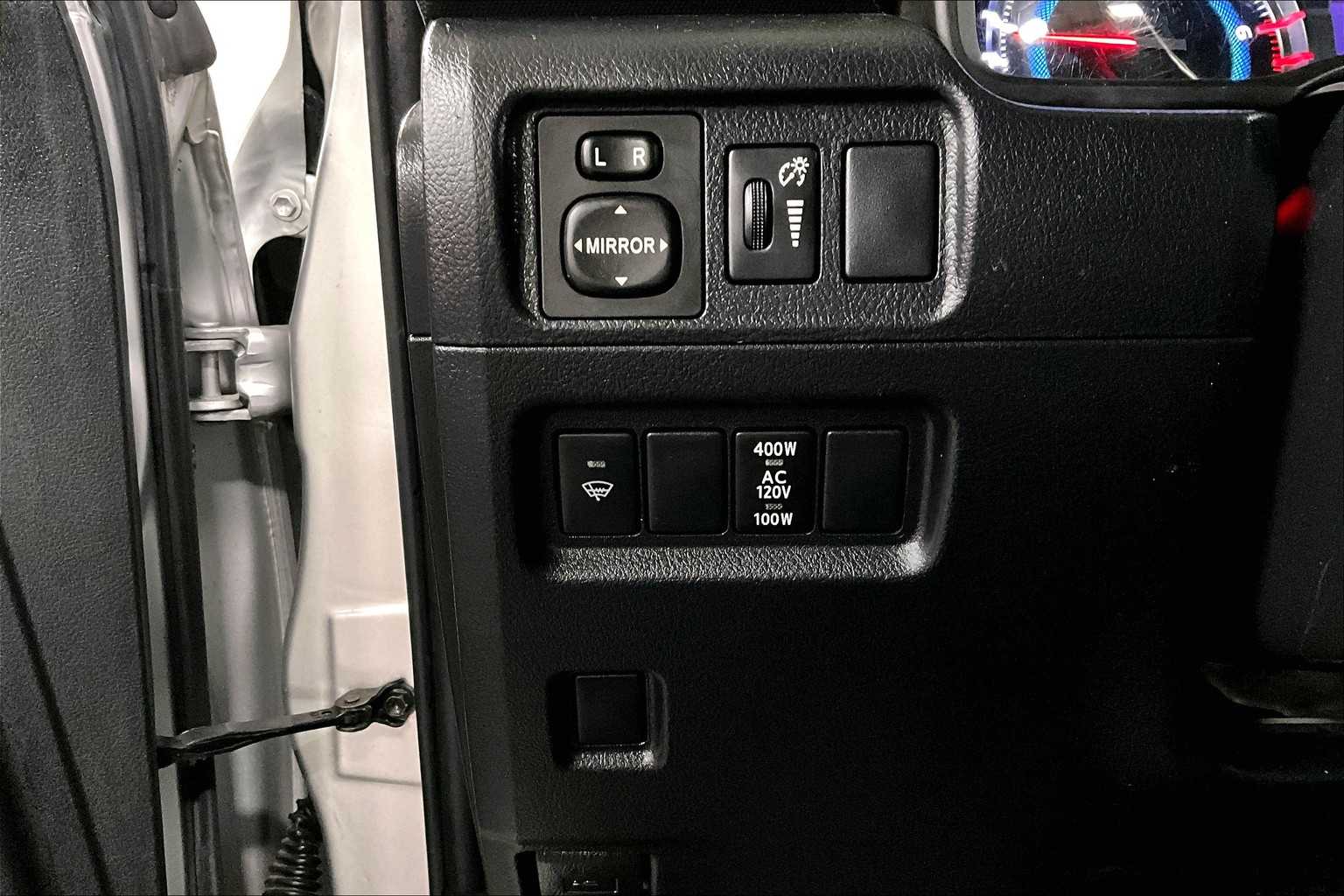 2018 Toyota 4Runner SR5 photo 30