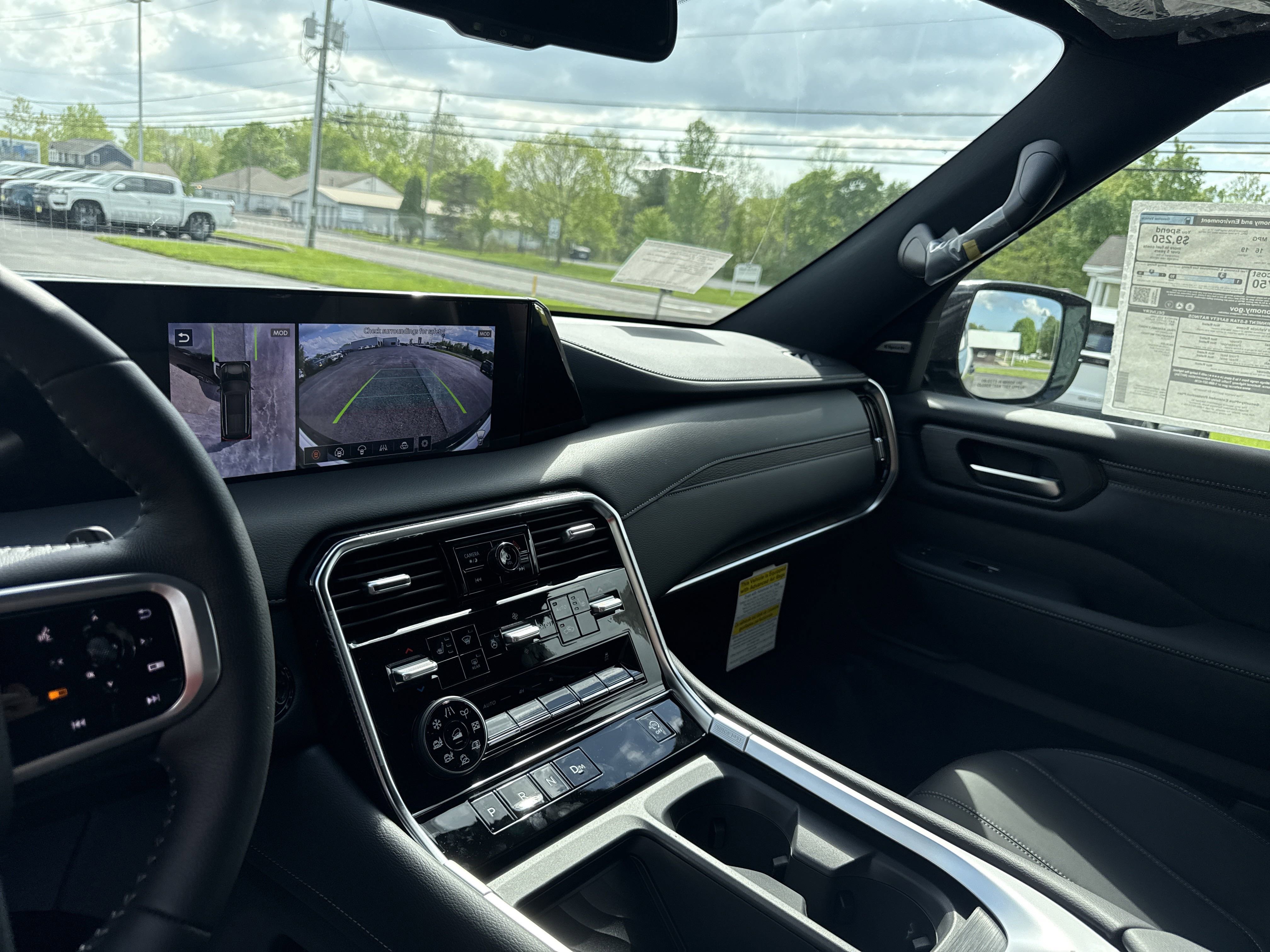 2025 Nissan Armada SL photo 3