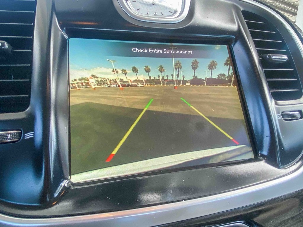 2021 Chrysler 300 Touring photo 21