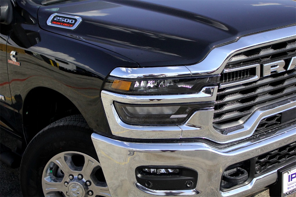 2025 Ram 2500 Big Horn photo 3