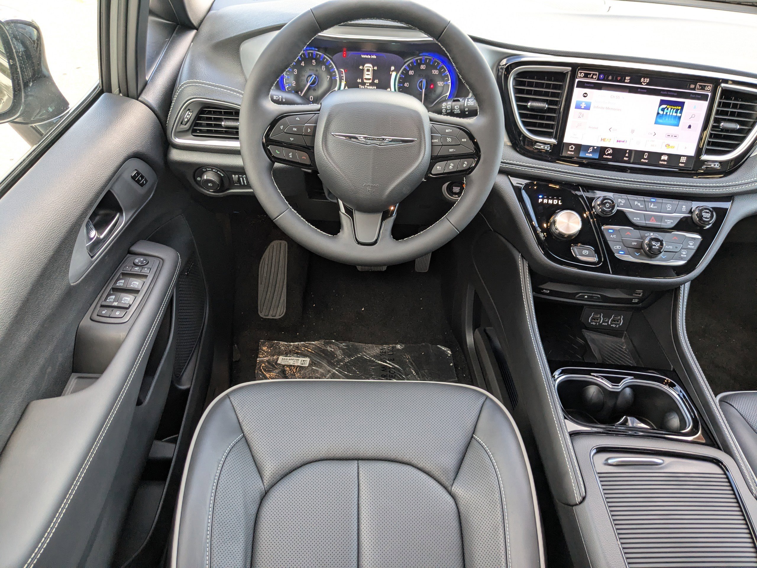 2025 Chrysler Pacifica Limited photo 11